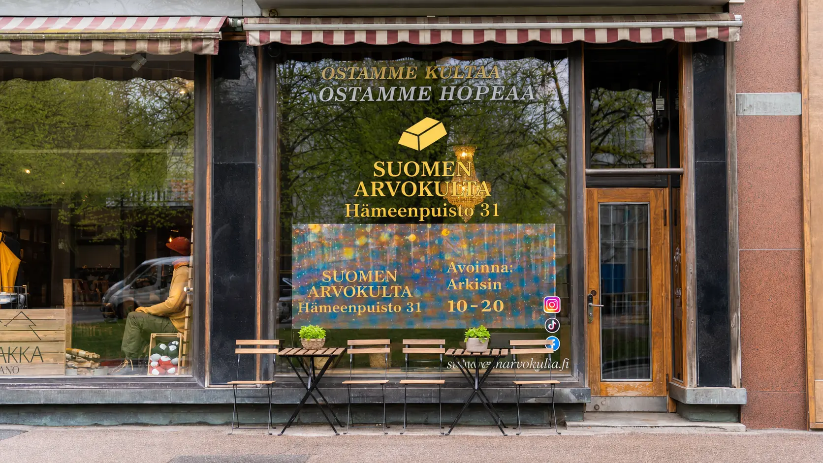 Suomen Arvokullan liike Hämeenpuistossa Tampereella